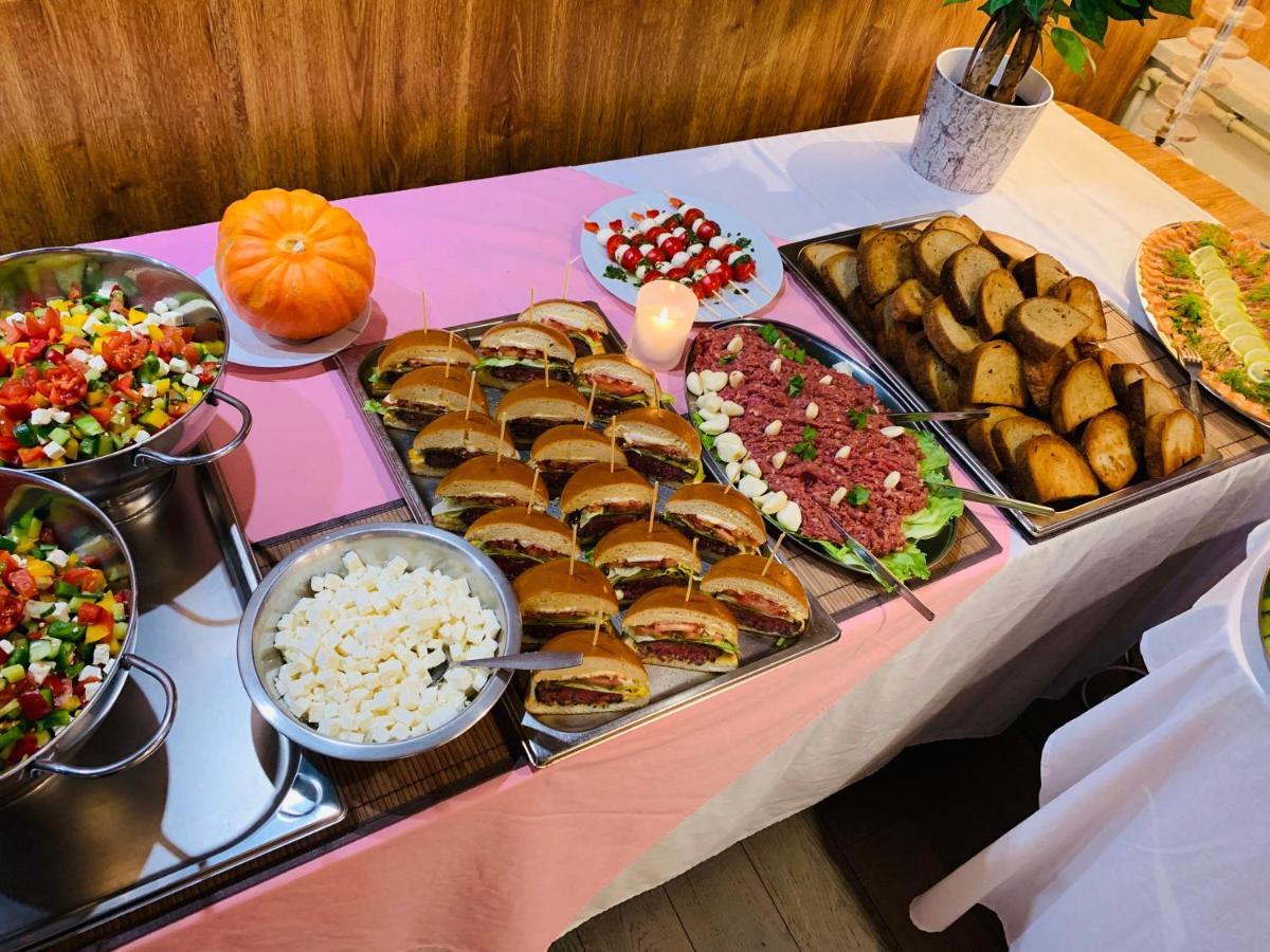 Horsky Hotel Jelenovska S Bazenem V Cene Valašské Klobouky Bagian luar foto