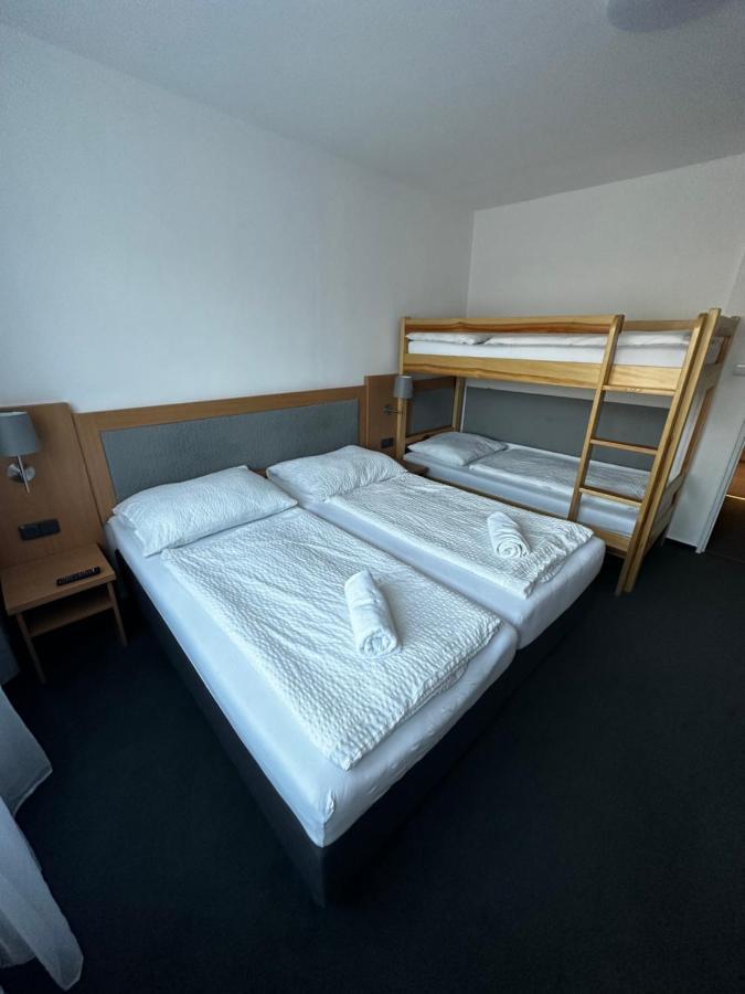 Horsky Hotel Jelenovska S Bazenem V Cene Valašské Klobouky Bagian luar foto